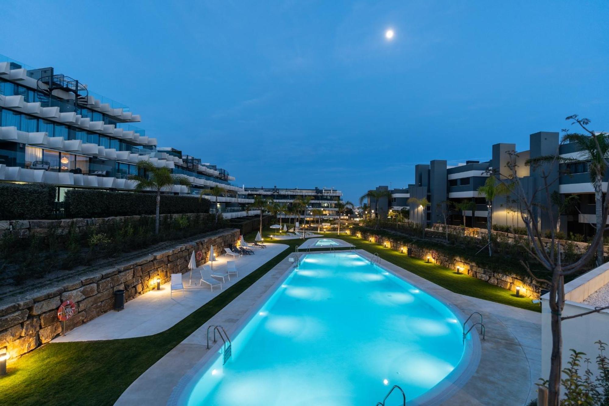 Oasis 325 New Luxury Penthouse With Amazing Sea View And Private Jacuzzi Apartamento Estepona