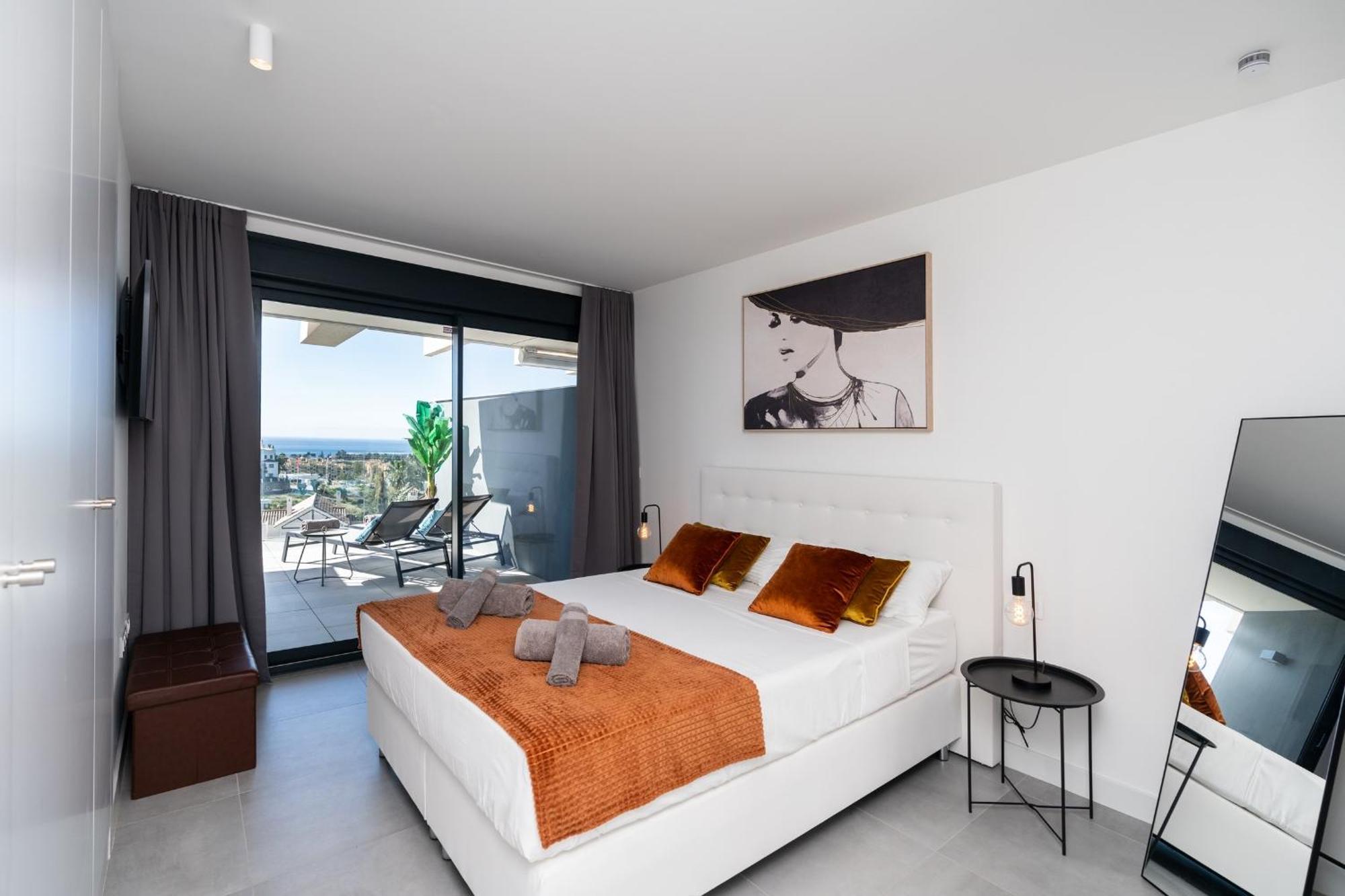 Apartamento Oasis 325 New Luxury Penthouse With Amazing Sea View And Private Jacuzzi Estepona